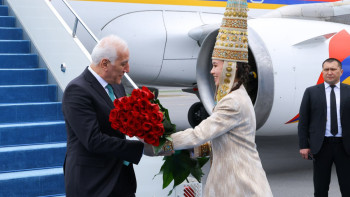 Фотография к новости: Президент Армении прибыл в Астану