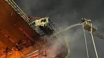 Фотография к новости: Опалубка на строящемся мосту загорелась в Павлодаре