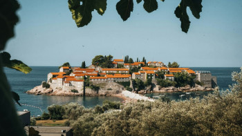 Фотография к новости: Черногория ввела для казахстанцев временный безвизовый режим