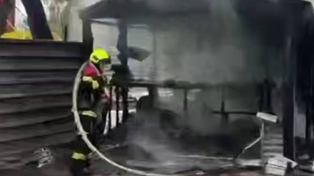 Фотография к новости: В Астане спасатели потушили горящий павильон в Центральном парке