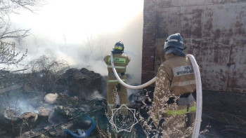 Фотография к новости: В Кокшетау потушили тление отходов на территории ТОО