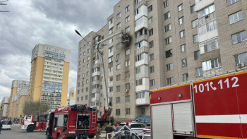 Фотография к новости: В Астане горит квартира в 10-этажном доме