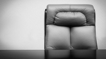 Фотография к новости: В Шымкенте сотрудник ДЭР осуждён за мошенничество и подстрекательство к взятке