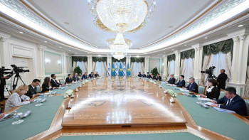 Фотография к новости: Глава государства и Президент Израиля провели переговоры в расширенном формате