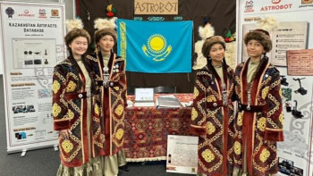 Фотография к новости: Сборная Казахстана завоевала две награды на чемпионате по робототехнике в Великобритании