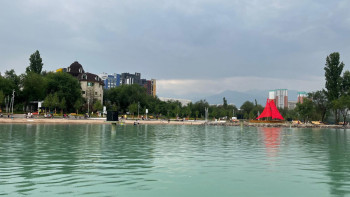 Фотография к новости: В озере Сайран опять замечены купающиеся дети: ДЧС дал комментарий