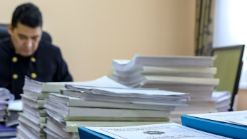 Фотография к новости: Дочь обязали платить алименты матери через суд