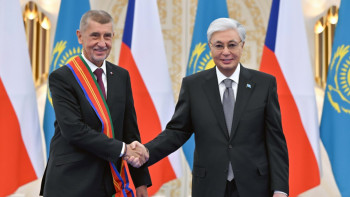 Фотография к новости: Токаев наградил Бабиша орденом «Достық» I степени