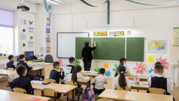 Фотография к новости: Педагоги выступили против передачи бюджета школ на районный уровень