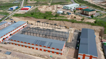 Фотография к новости: Глава МЧС посетил стройплощадку завода композитных газовых баллонов в Алматы