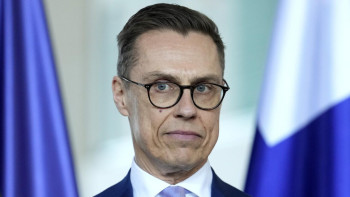 Фотография к новости: «Вам идёт»: финский президент оказался за решёткой