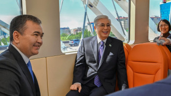 Фотография к новости: Глава государства стал первым пассажиром LRT