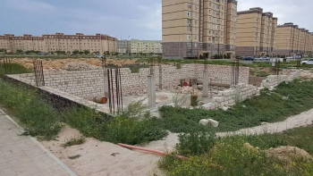 Фотография к новости: Жители Актау пожаловались на стройплощадки без ограждения