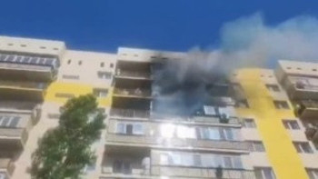 Фотография к новости: Балконы с 7 по 9 этаж загорелись в Алматинской области