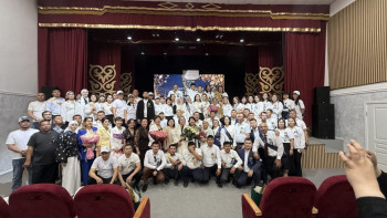 Фотография к новости: В Жанаозене выпускники подарили дом бывшей однокласснице, воспитывающей двоих детей