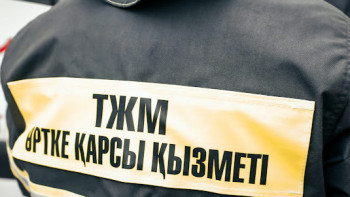 Фотография к новости: Огнеборцы спасли двоих детей в Атырау