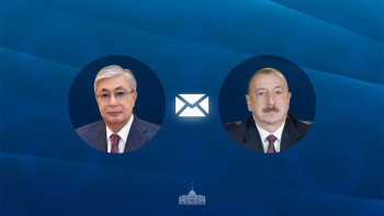 Фотография к новости: Токаев поздравил Алиева с Днем независимости