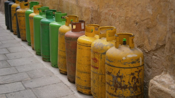 Фотография к новости: 8 газовых баллонов вынесли из горящего дома в Карагандинской области