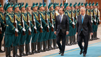 Фотография к новости: Глава государства встретил президента Кипра во Дворце независимости 