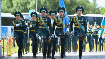 Фотография к новости: Токаев выступил на церемонии поднятия Государственного флага