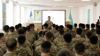 Фотография к новости: Солдаты оценили командиров: рейтинг доверия представили в Алматы