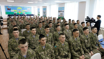 Фотография к новости: "Лазейка исключается" Декрет перестанут включать в срок военной службы в Казахстане