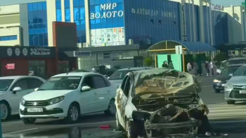 Фотография к новости: Автомобиль с газовым баллоном загорелся на ходу в Актау