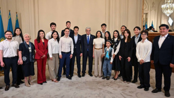 Фотография к новости: «Нам нужна прогрессивная молодежь»: президент встретился с казахстанцами в Европе