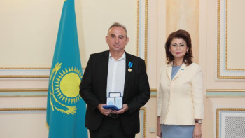 Фотография к новости: Работников отечественных СМИ наградили от имени Президента в Алматы