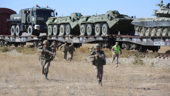 Фотография к новости: Военная техника появится на дорогах Казахстана - заявление Минобороны