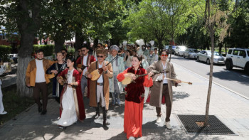 Фотография к новости: Звуки домбры в сердце мегаполиса: в Алматы организовали творческий марш