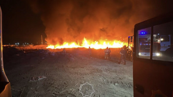 Фотография к новости: Крупный пожар произошел на мусорном полигоне в Астане