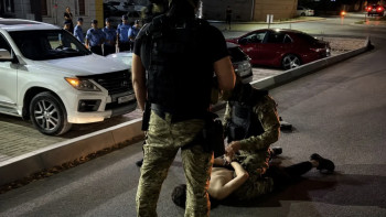 Фотография к новости: Десятки силовиков и задержание посреди ночи: что произошло в Актау