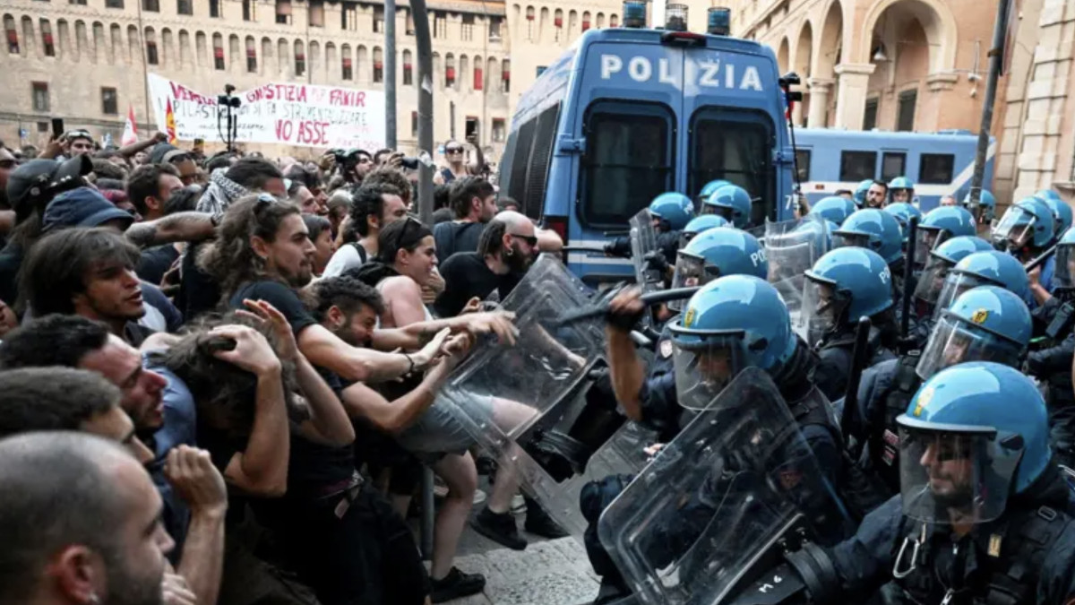  REUTERS