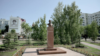 Фотография к новости: Бюст выдающегося татарского поэта и мыслителя Габдуллы Тукая открыли в Петропавловске