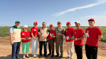 Фотография к новости: Председатель партии «Ауыл» встретился с коллективом предприятия аграрной отрасли