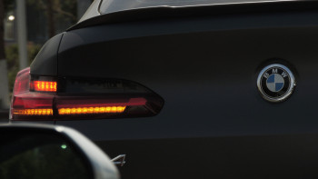 Фотография к новости: Ночной дрифт на BMW стоил 22-летнему водителю пяти суток ареста в Таразе
