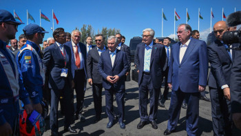 Фотография к новости: Токаев принял участие в открытии ЧМ по водно-моторному спорту в Кыргызстане