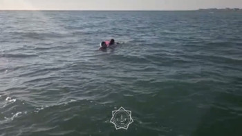 Фотография к новости: Молодую пару на надувном круге унесло в Каспийское море