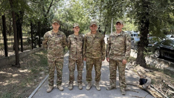 Фотография к новости: Взрослый мужчина напал на ребенка в парке Алматы: его задержали военные