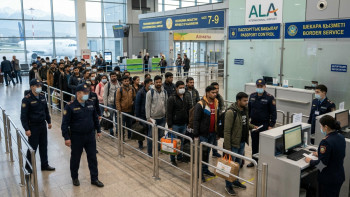 Фотография к новости: Из Алматы депортировали 35 граждан Индии