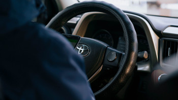 Фотография к новости: Toyota без госномеров остановили после опасного нарушения на трассе