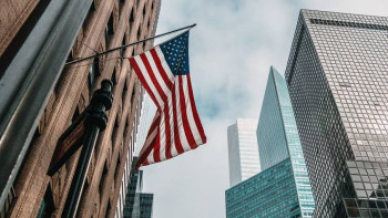 Фотография к новости: В США начали масштабную кампанию против «родильного туризма»