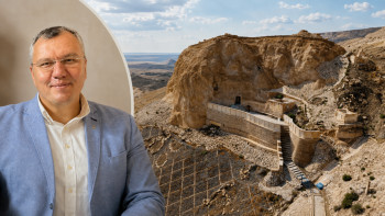 Фотография к новости: Пять мечетей Мангистау вошли в карту Всемирного наследия: чем уникальны скальные святыни
