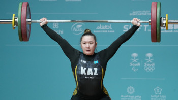 Фотография к новости: Казахстанка взяла золото чемпионата Азии по тяжёлой атлетике