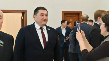 Фотография к новости: Бывший депутат Бахытжан Базарбек попал в ДТП в Жамбылской области