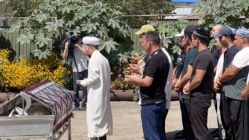 Фотография к новости: В Мерке похоронили 19-летнюю Мадину, чья смерть вызвала резонанс