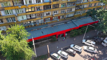 Фотография к новости: В Алматы снесли пристройку к известному супермаркету