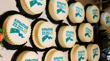 Фотография к новости: В Казахстане выпустили сладости с символикой выборов в Курултай