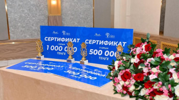 Фотография к новости: Победителей конкурса «Мерейлі отбасы» наградили в области Абай
